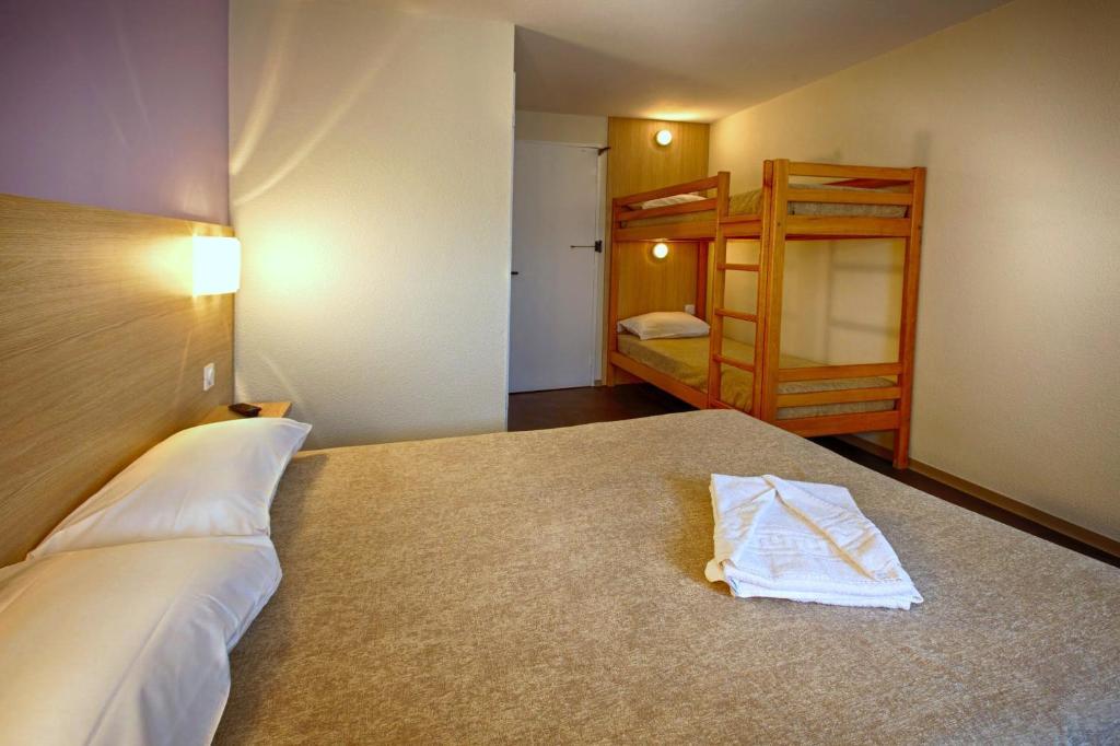 Hotel Formule Club Cenon Room photo
